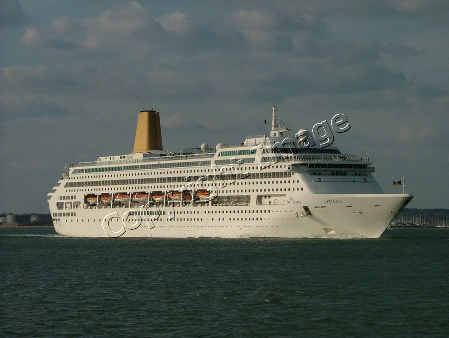 Oriana off Calshot - 10th April 2010