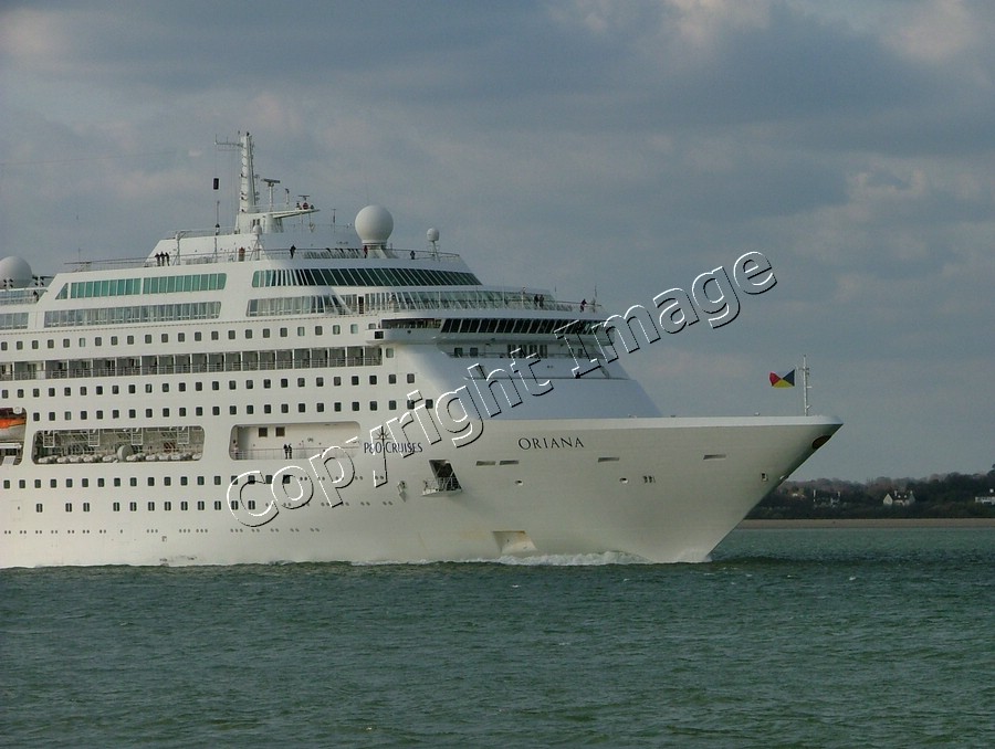 Oriana off Calshot - 10th April 2010