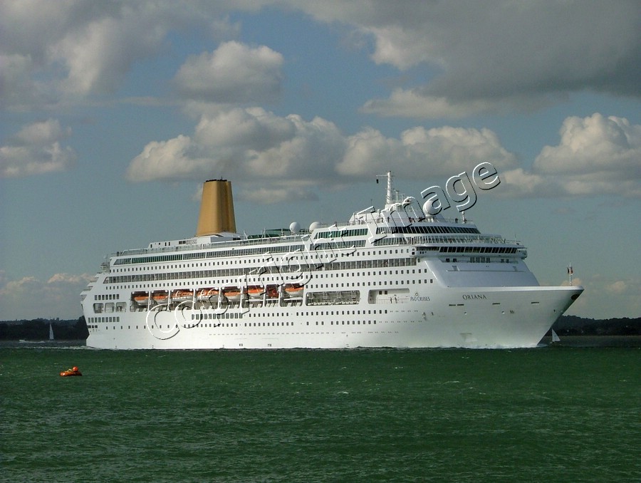 Oriana off Calshot - 28th July 2012